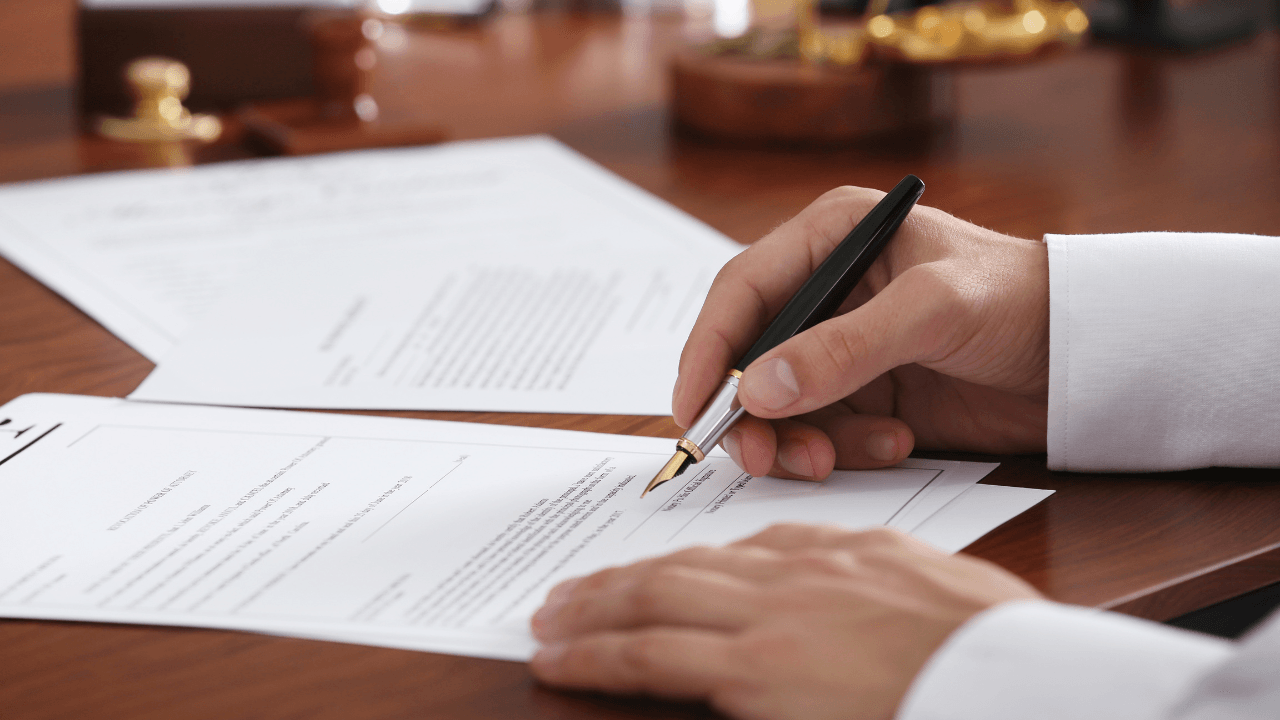 how to write moa in UAE